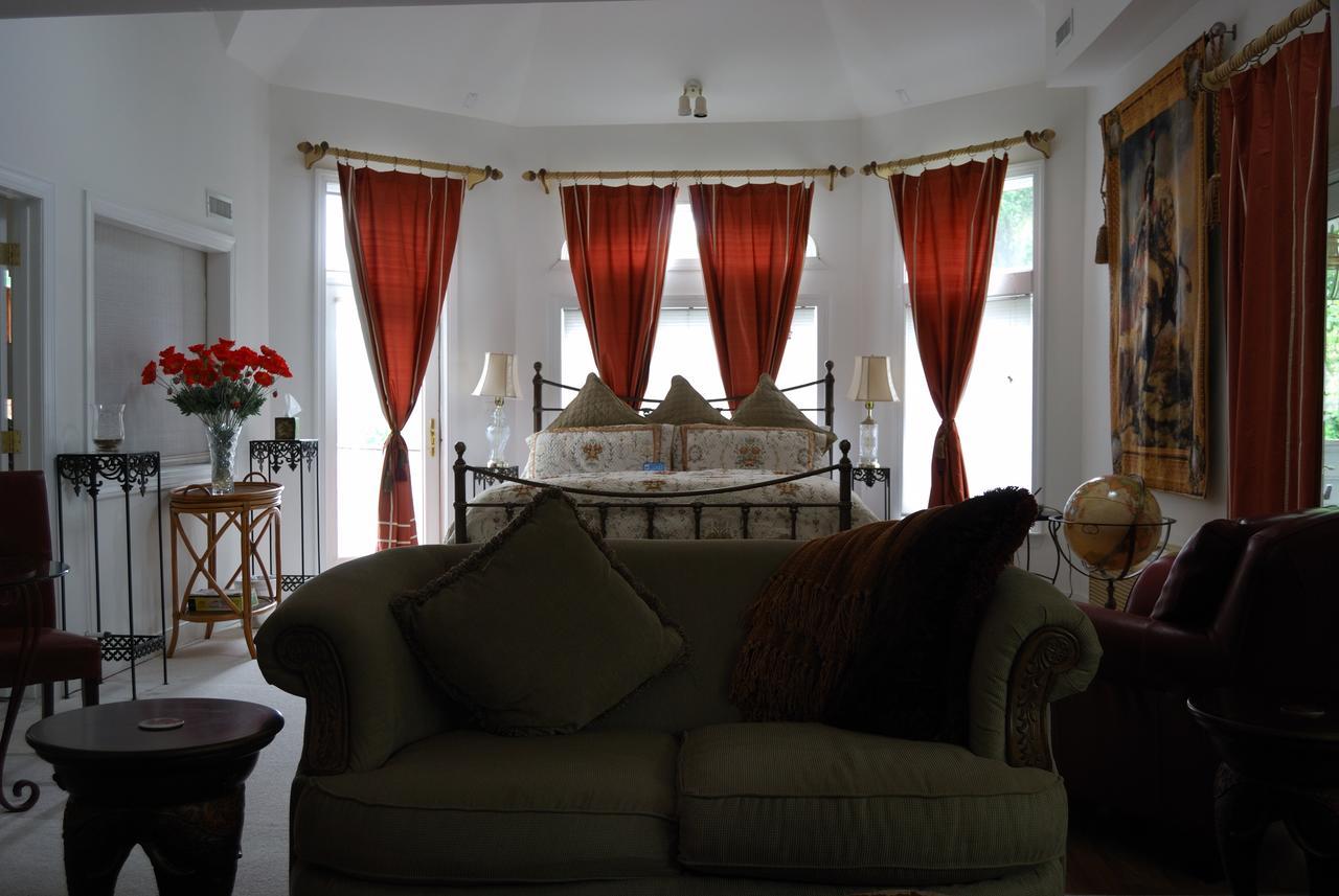 The Columbia Inn At Peralynna Екстер'єр фото